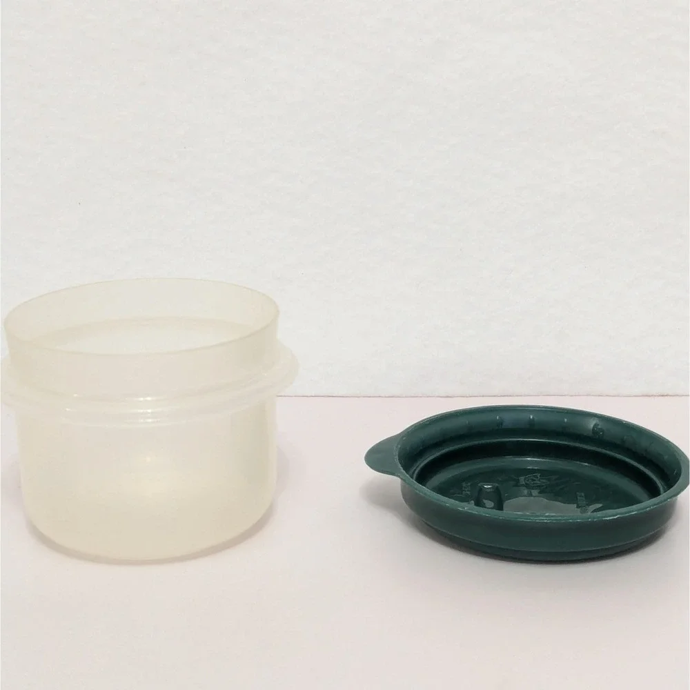 Vtg Rubbermaid Servin' Saver 1 cup Food Storage Container Round (#6) Green Lid